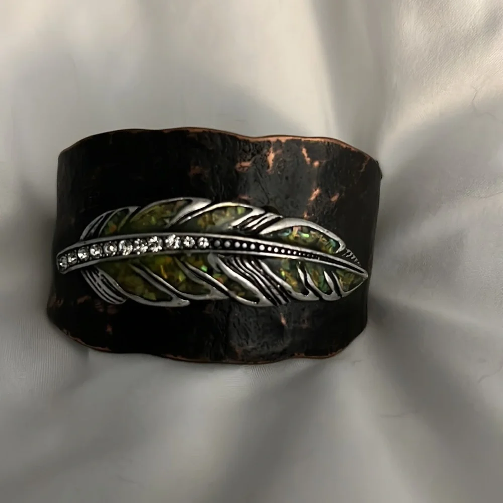Bronze Cuff Bracelet With Olive Mother Of Pearl Leaf - Picture 4 of 5